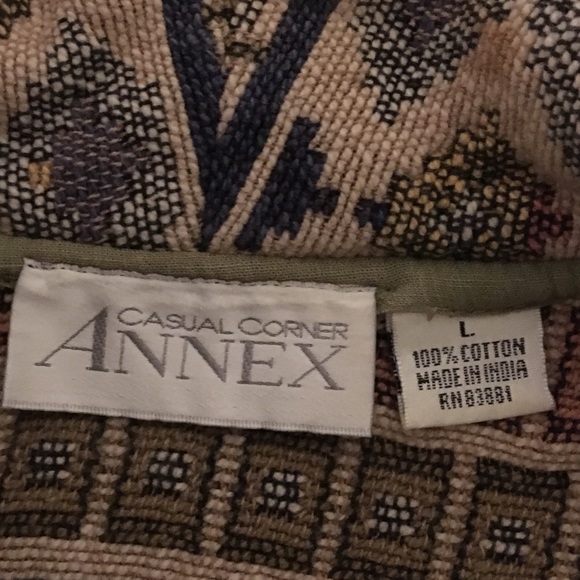 SOLD Casual Corner blazer. - Picture 4 of 5